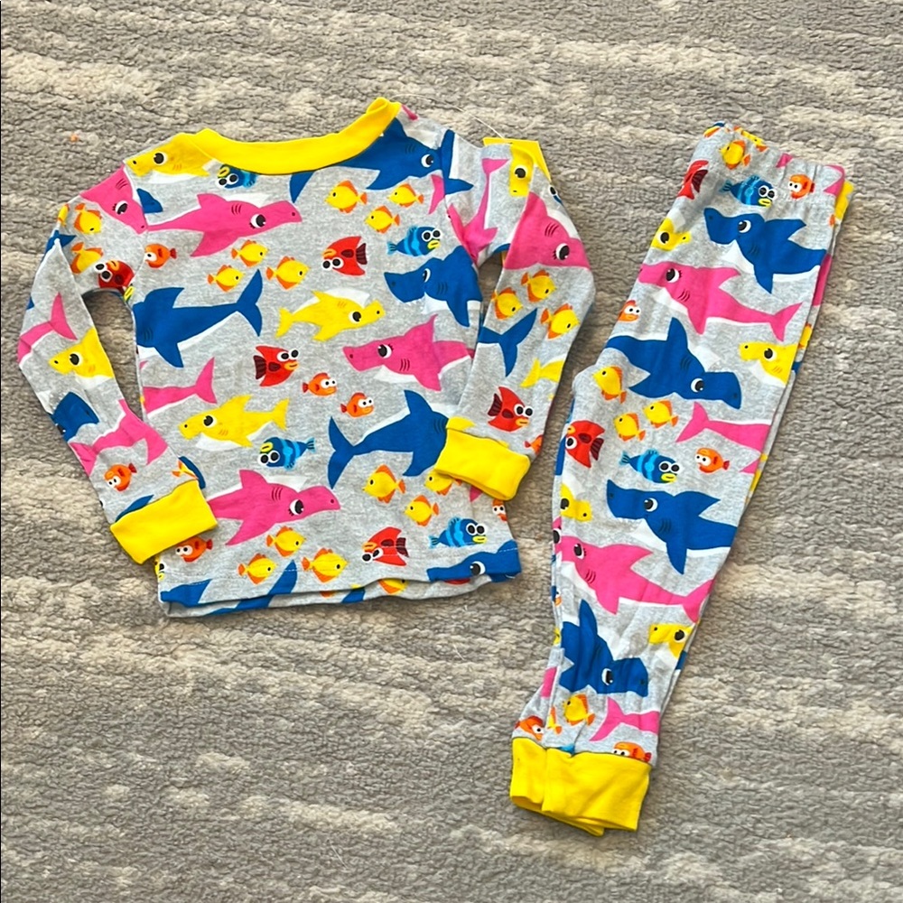 Nickelodeon Pinkfong Baby Shark Pajama Set